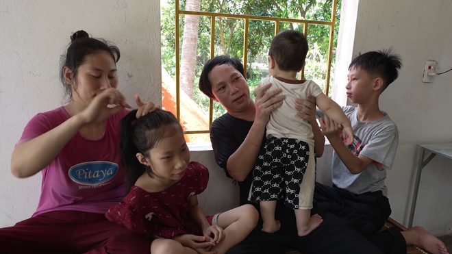 Mái ấm gia đình Việt: Cậu bé mong cha được sống lâu cùng gia đình- Ảnh 1.