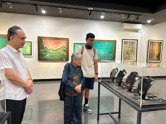 Triển lãm “Mật ngữ thời gian” mở cuộc đối thoại giữa ba dòng chảy văn hóa - Ảnh 5.
