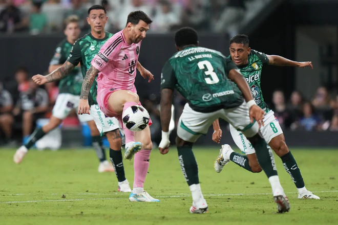 León đánh bại Inter Miami 3-2, Messi trở lại sau khi cha qua đời - Ảnh 1.