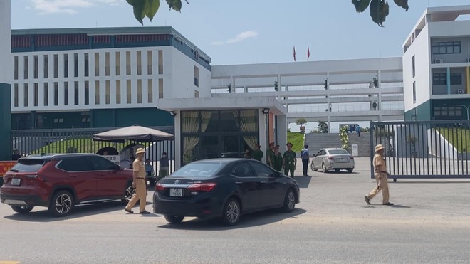 60 Giây Trưa ngày 19/8/2026 | Công bố điểm thi lại tốt nghiệp tại THPT Chuyên Tuyên Quang - Ảnh 2.