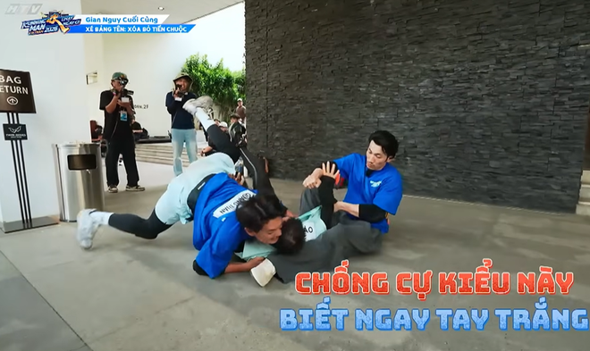 Running Man 4 - Chạy Ngay Đi: Trấn Thành và "combo" phế tay, mù màu, húc đồng đội- Ảnh 16.