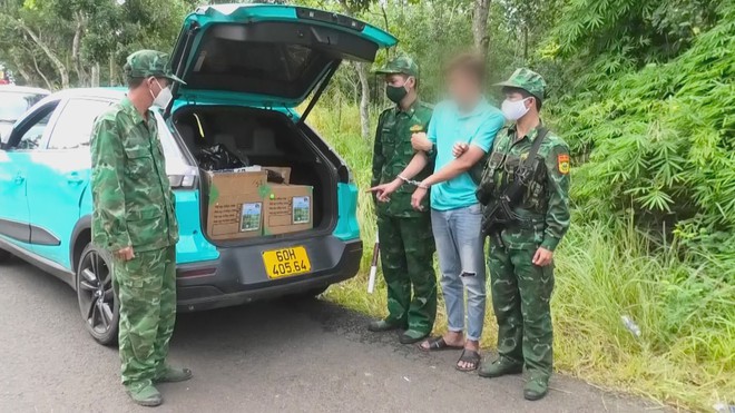 Đồng Nai bắt đối tượng vận chuyển gần 20kg ma túy qua biên giới - Ảnh 1.