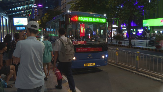 TP. Hồ Chí Minh phát triển xe buýt sau 22 giờ từ nhu cầu thực tế - Ảnh 1.