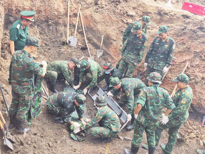 Phát hiện thêm 14 hài cốt liệt sĩ tại Công viên Lê Thị Riêng, nâng tổng lên 182 bộ- Ảnh 1.