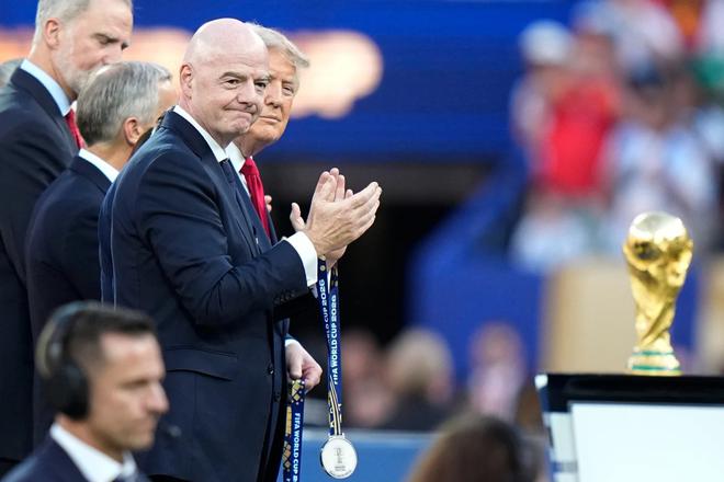 UEFA cảnh báo kiện FIFA sau kế hoạch bán cổ phần World Cup bị hủy bỏ - Ảnh 7.
