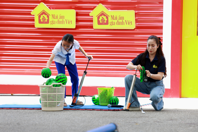 Gần 500 triệu đồng trao cho các em nhỏ "Mái ấm gia đình Việt" tập 23 - Ảnh 11.