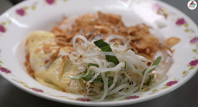 Bánh cuốn Tây Hồ: Quán gần 65 năm tuổi được Michelin vinh danh- Ảnh 1.