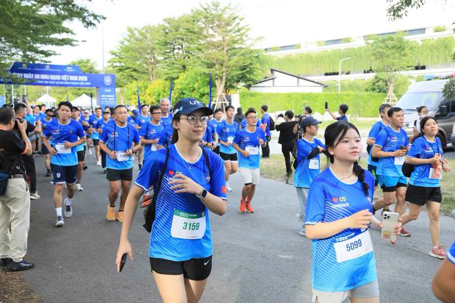 Hơn 1.000 bước chạy vì một không gian mạng an toàn, nhân văn- Ảnh 5.