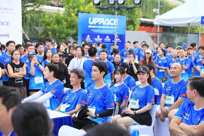 Hơn 1.000 bước chạy vì một không gian mạng an toàn, nhân văn- Ảnh 2.