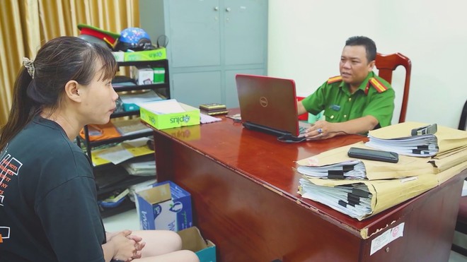 60 Giây Trưa ngày 16/9/2026 | Vượt nước chảy xiết, đưa người phụ nữ nghi đau ruột thừa đi cấp cứu - Ảnh 4.