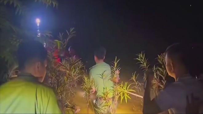60 Giây Trưa ngày 16/9/2026 | Vượt nước chảy xiết, đưa người phụ nữ nghi đau ruột thừa đi cấp cứu - Ảnh 1.