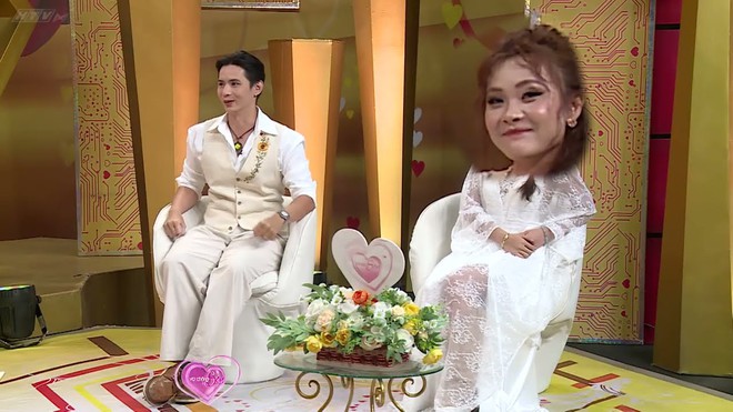 Mối tình “bắt mồi” dở khóc dở cười và cái kết đẹp của cặp đôi trẻ - Vợ chồng son | Tập 36 - Ảnh 1.