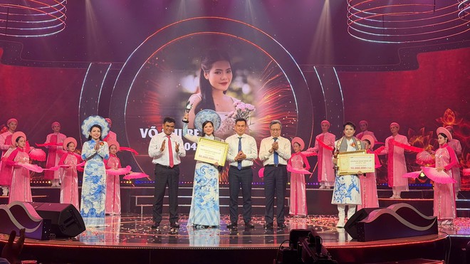Vỡ òa cảm xúc của Top 3 "Chuông vàng Vọng cổ 2026" sau đêm chung kết - Ảnh 3.