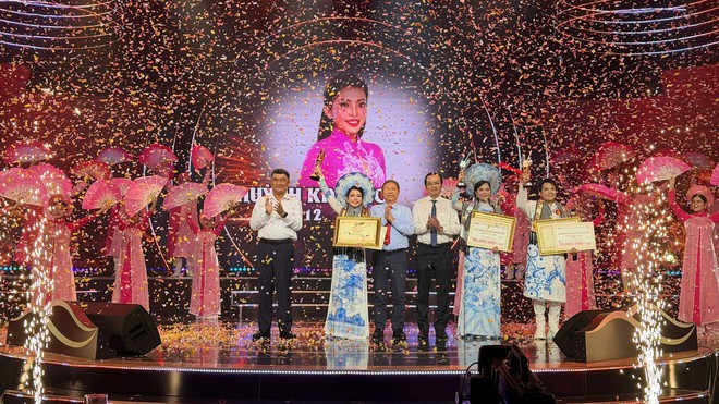 Vỡ òa cảm xúc của Top 3 "Chuông vàng Vọng cổ 2026" sau đêm chung kết - Ảnh 2.