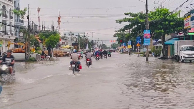 Cần Thơ: Triều cường lên báo động 3, nhiều nơi bị ngập  - Ảnh 2.