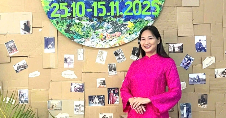 'Tái sinh': Câu chuyện của 20 bức tranh làm từ vật liệu phế thải