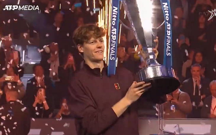 Jannik Sinner bảo vệ thành công danh hiệu vô địch ATP Finals