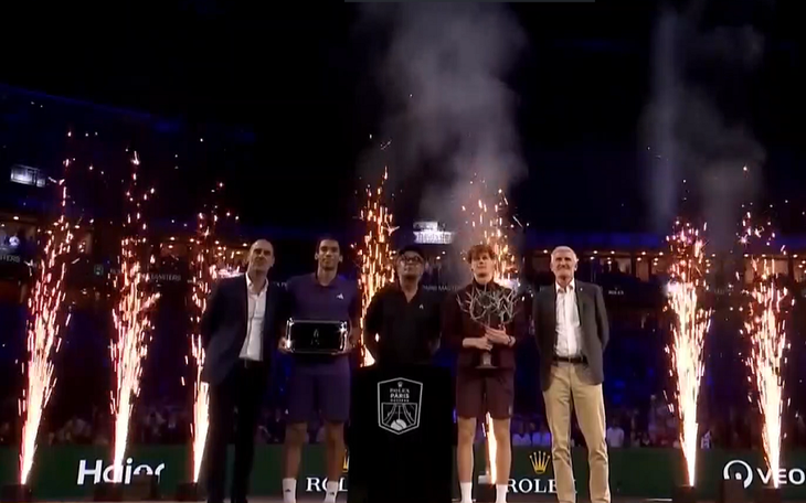 Giành danh hiệu Paris Masters, Jannik Sinner trở lại ngôi số 1 thế giới