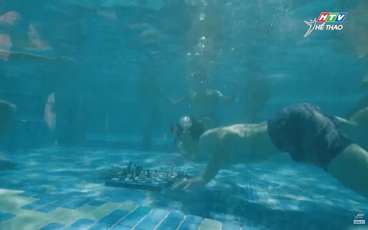 Hans Niemann chiến thắng thử thách đấu cờ lặn