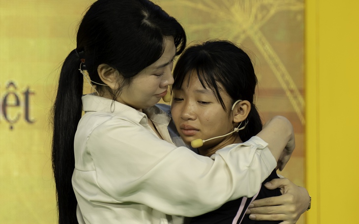 Lê Bống: "Đêm 30 Tết, nhà tôi ngập trong nước thải"