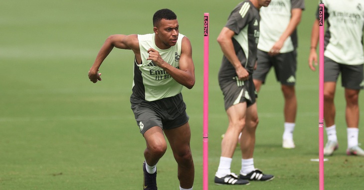 Mbappe trở lại sẵn sàng 'đại chiến' với Juventus