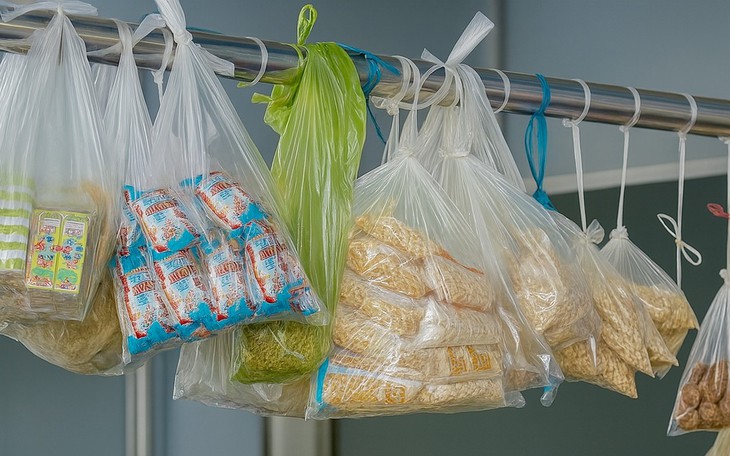 Chợ ở Hà Nội sẽ không được sử dụng túi ni lông, hộp nhựa xốp khó phân hủy