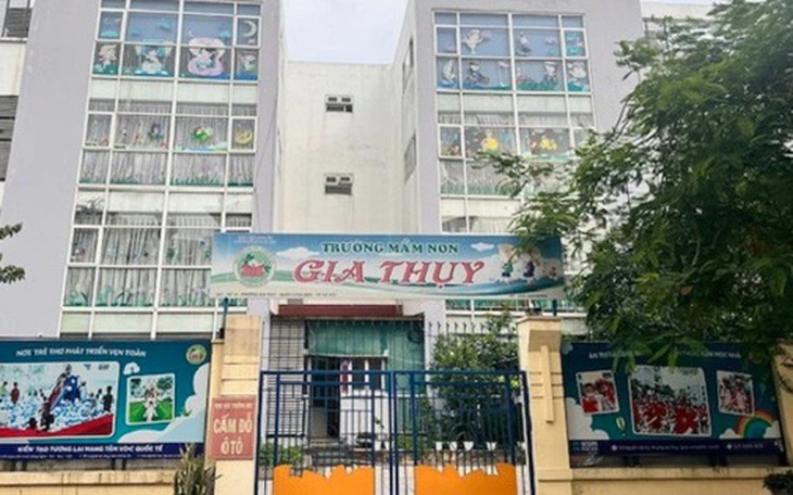 Bé gái bị đánh, kéo lê ở trường mầm non Hà Nội: Tạm đình chỉ giáo viên chứng kiến nhưng mặc kệ