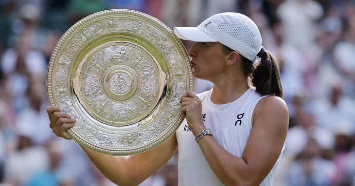 Chiến thắng trận chung kết với tỷ số khó tin 6-0 6-0, Swiatek lần đầu tiên vô địch Wimbledon