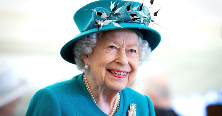 Triển lãm thời trang kỷ niệm 100 năm ngày sinh Nữ hoàng Elizabeth II