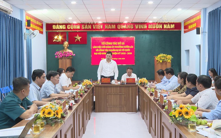 Tổ công tác số 15 kiểm tra công tác chuẩn bị Đại hội Đảng tại phường Hòa Hưng và Vườn Lài