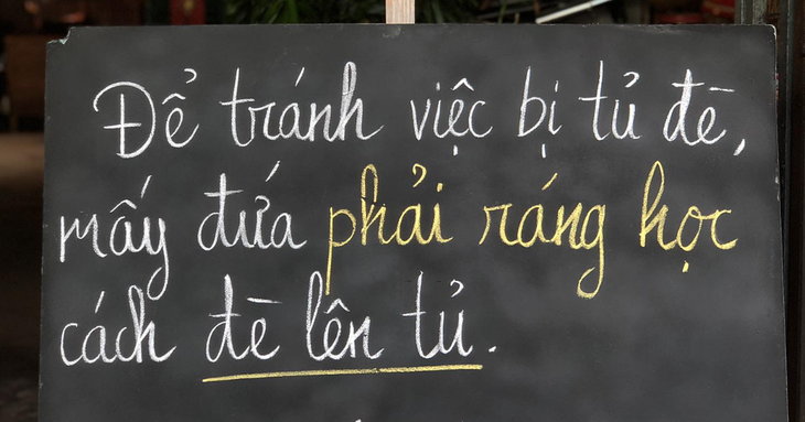 Quán cà phê miền Tây gây bão mạng với bảng thông báo 'mặn mà'