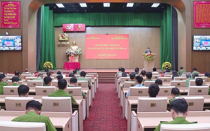 Ra mắt cuốn sách “Lúc dân cần, lúc dân khó, có Công an”