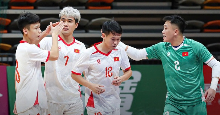 Futsal Việt Nam đặt một chân vào VCK châu Á, Trung Quốc sớm dừng chân