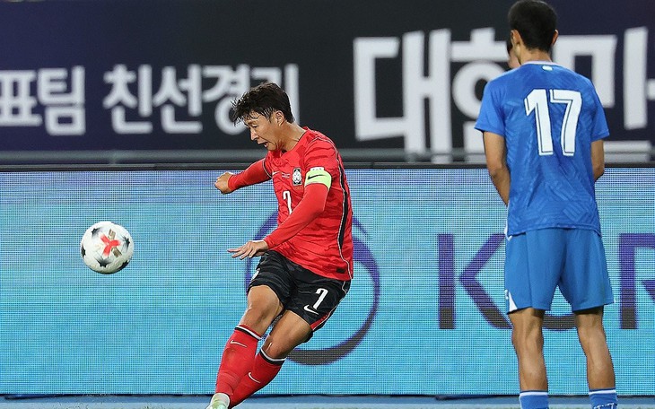 Hàn Quốc giữ hạng 32 FIFA sau 4 trận dưới thời HLV Robert Moreno