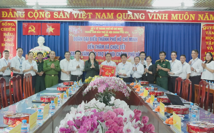Lãnh đạo TP. Hồ Chí Minh thăm, chúc Tết hộ khó khăn và các đơn vị phía Bắc Thành phố