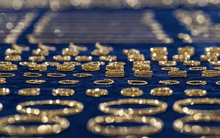 Sáng 17/2, giá vàng thế giới ở quanh mốc 5.000 USD/ounce