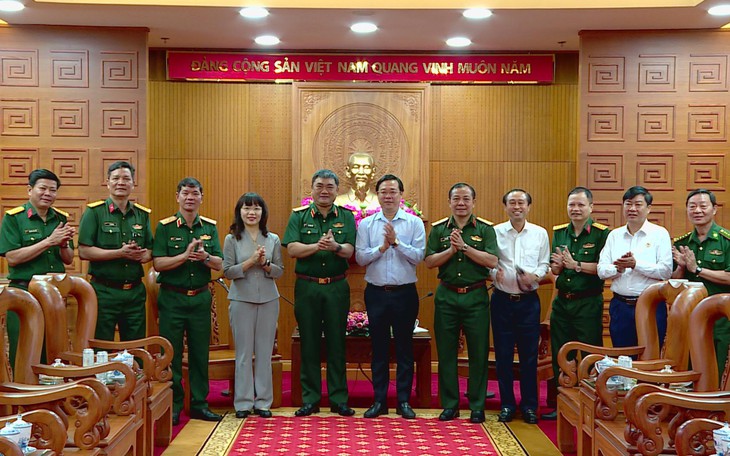 Lãnh đạo TP. Hồ Chí Minh tiếp đoàn Quân khu 7 thăm, chúc Tết Xuân Bính Ngọ