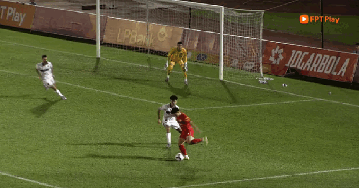 CLB Becamex TP.HCM thua ngược cay đắng PVF-CAND: ‘Nước mắt’ Hồ Tấn Tài!