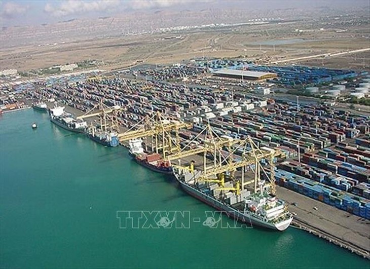 Mỹ phong tỏa cảng Iran và rà phá thủy lôi tại eo biển Hormuz như thế nào?