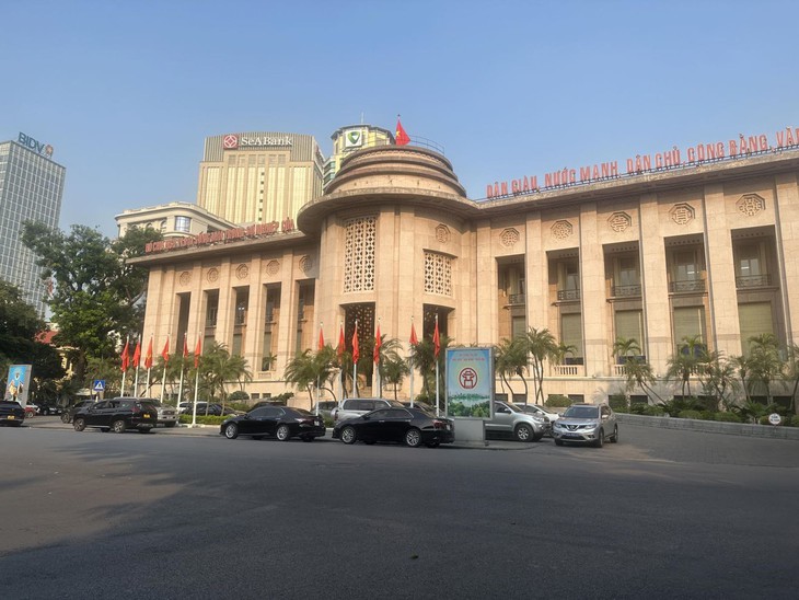 Lãi suất tiết kiệm phân hóa mạnh, Ngân hàng Nhà nước liên tiếp ra công văn chỉ đạo