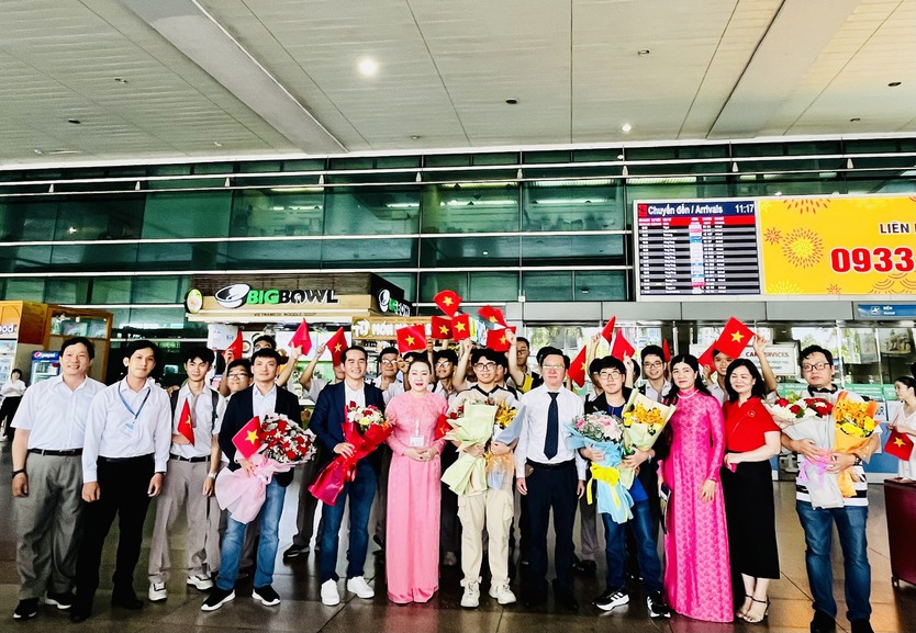 Học sinh trường chuyên sẽ học theo chương trình nâng cao riêng từ 15-10 - Ảnh 1.