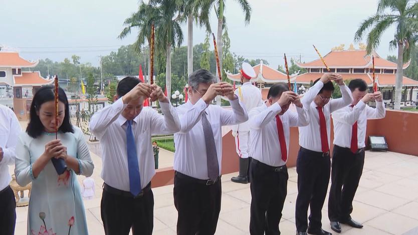 Tri ân các anh hùng liệt sĩ - Ảnh 2.
