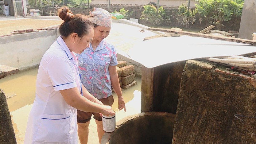 Hà Nội: Xử lý môi trường, phòng dịch bệnh sau ngập - Ảnh 2.