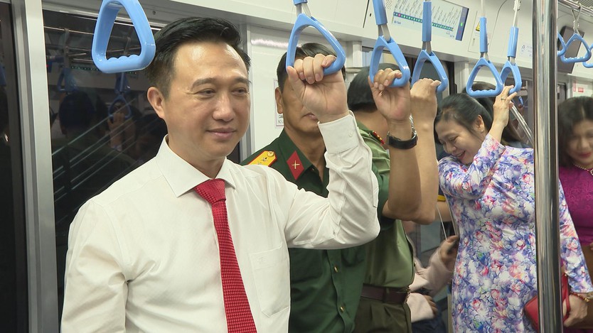 Đại biểu Đại hội Đảng bộ TP. Hồ Chí Minh dâng hương Vua Hùng, tham quan metro Bến Thành - Suối Tiên - Ảnh 5.