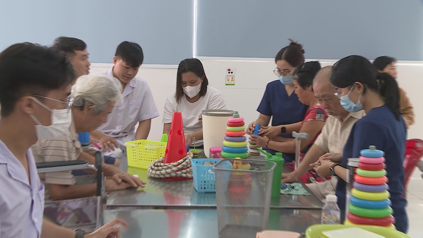 Mô hình điều trị nội trú toàn diện cho người cao tuổi- Ảnh 2.