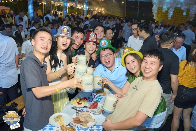 “Cháy hết mình” cùng GBA-Erdinger Oktoberfest 2025 – lễ hội bia Đức lớn nhất Đông Nam Á rực sáng giữa lòng TP. Hồ Chí Minh - Ảnh 3.