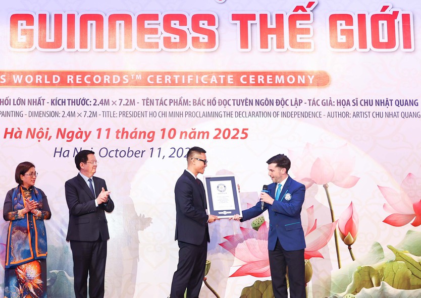 Tranh sơn mài vẽ Bác Hồ nhận Guinness thế giới  - Ảnh 2.