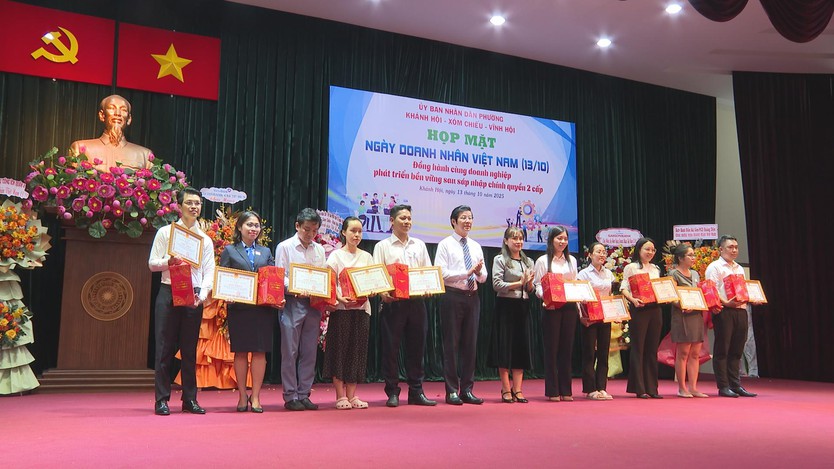 Các phường tại TP. Hồ Chí Minh họp mặt kỷ niệm Ngày Doanh nhân Việt Nam - Ảnh 4.