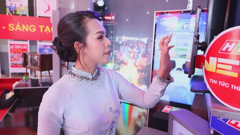 Tổng Bí thư Tô Lâm tham quan không gian triển lãm "Tháp Đa Truyền thông HTV" - Ảnh 6.