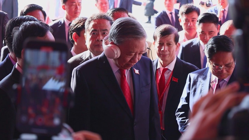 Tổng Bí thư Tô Lâm tham quan không gian triển lãm "Tháp Đa Truyền thông HTV" - Ảnh 5.
